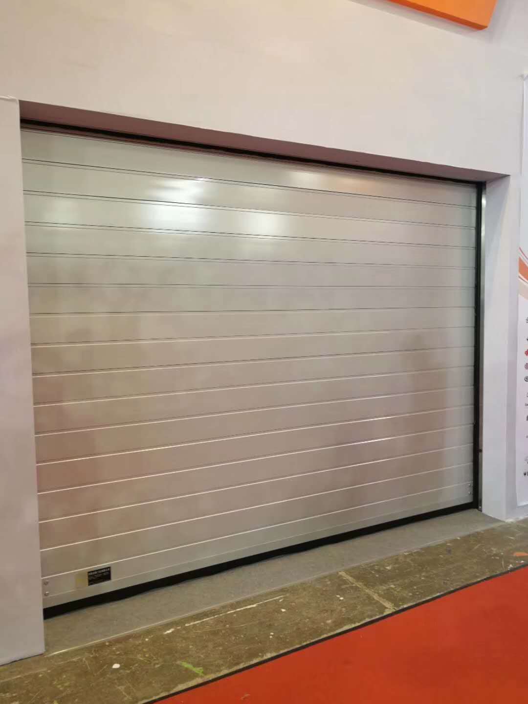 工業卷簾門的軌道安裝需要注意什么?