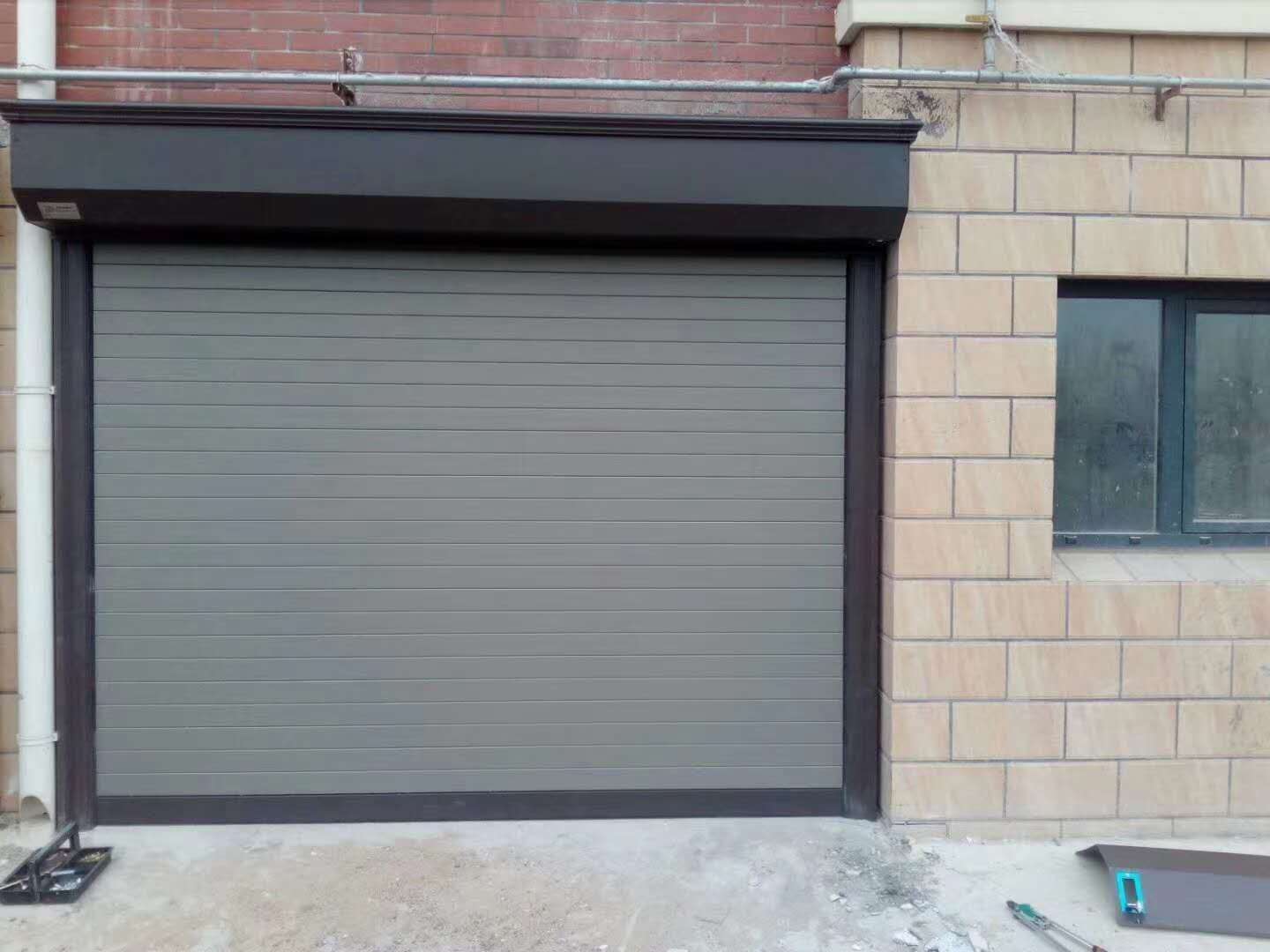 在寒冷地區應該怎樣進行維護車庫門？