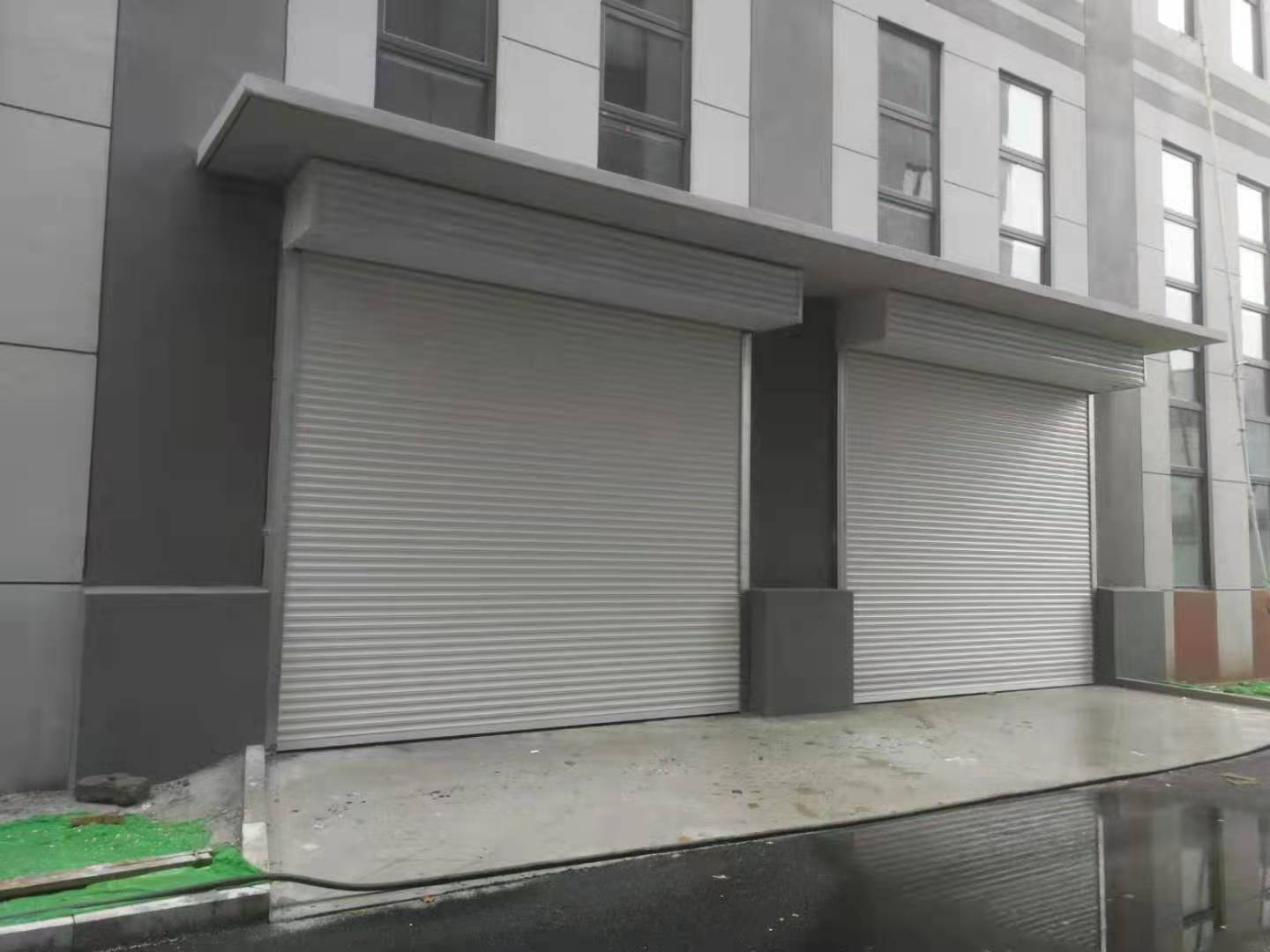 當電動卷簾門脫軸時會發生什么？